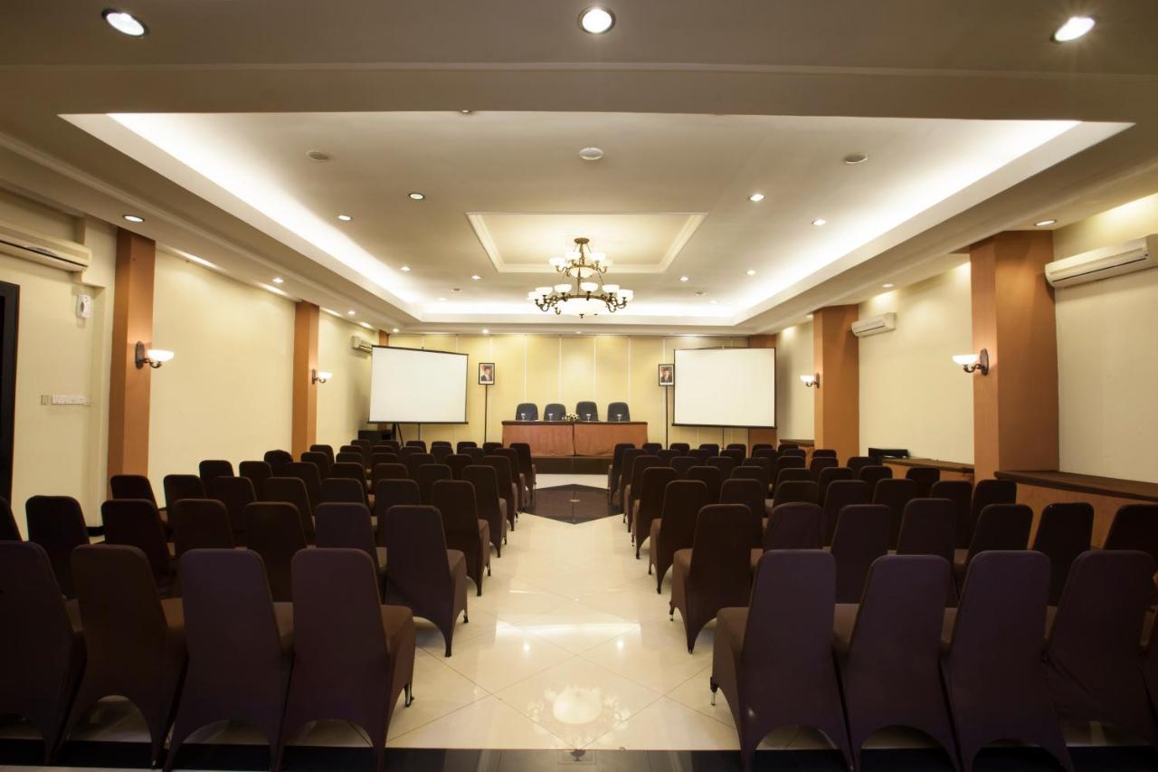 Regantris Malioboro Hotel Yogyakarta Exterior photo